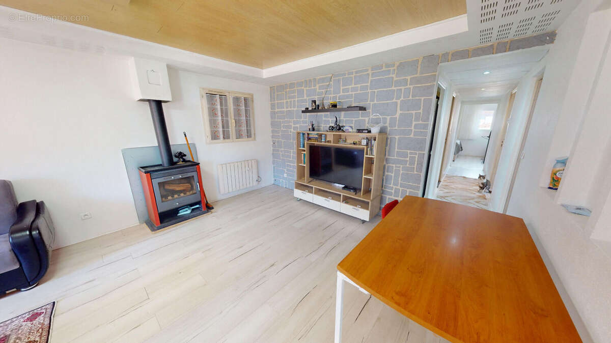 Maison à PONCIN