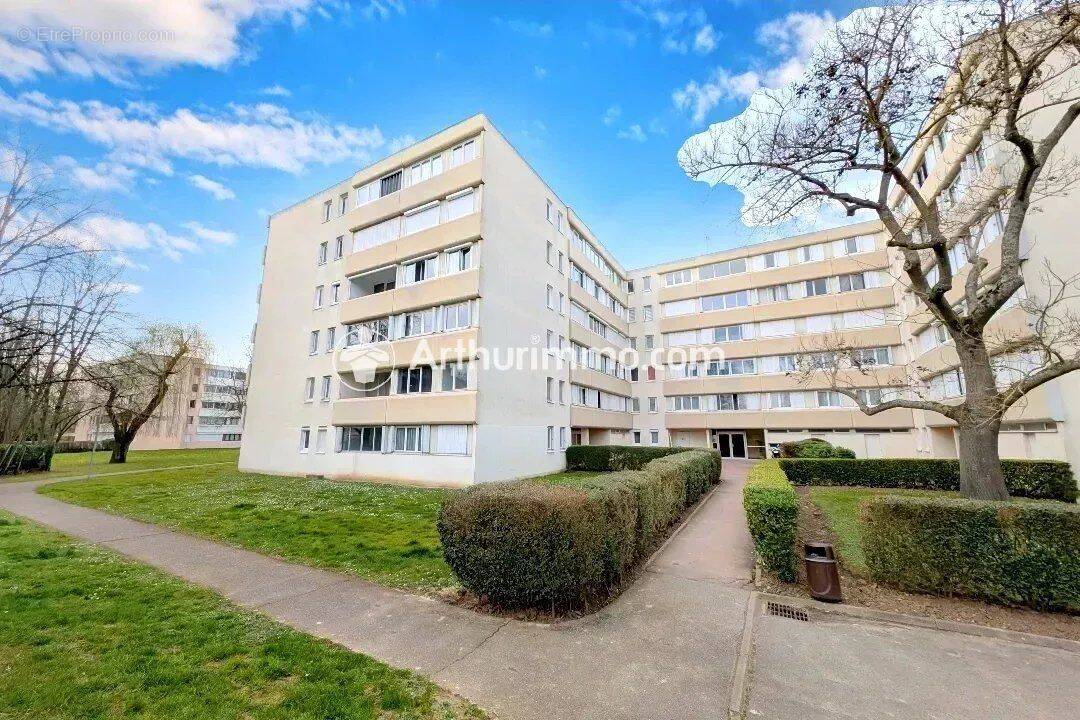 Appartement à SAVIGNY-LE-TEMPLE