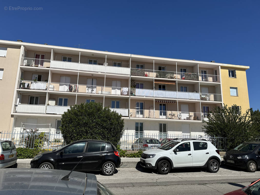 Appartement à SOLLIES-PONT