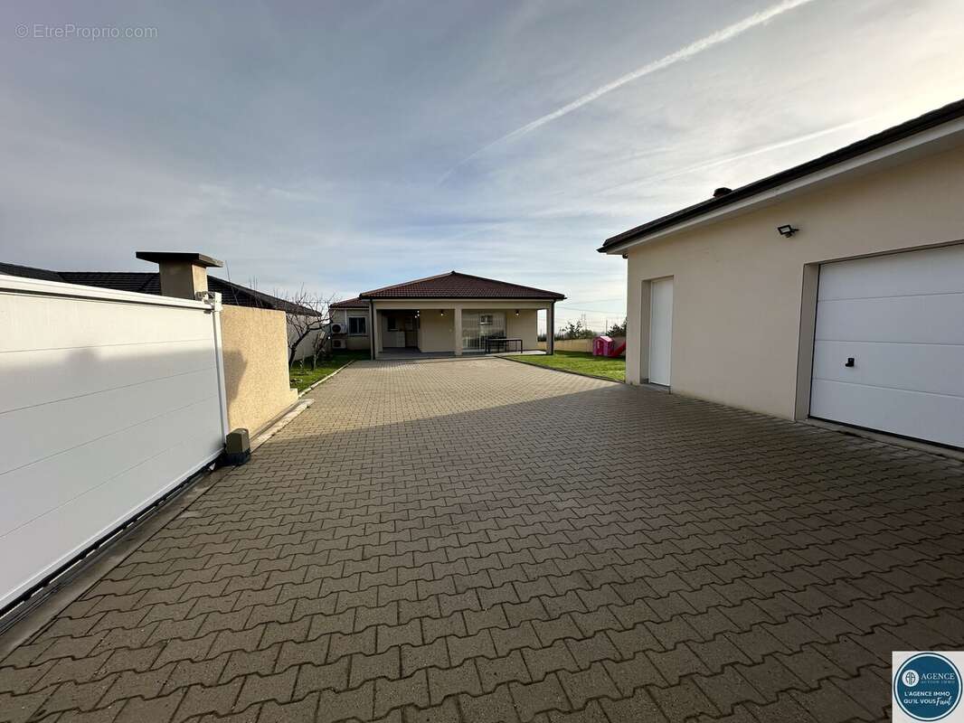 Maison à FELINES