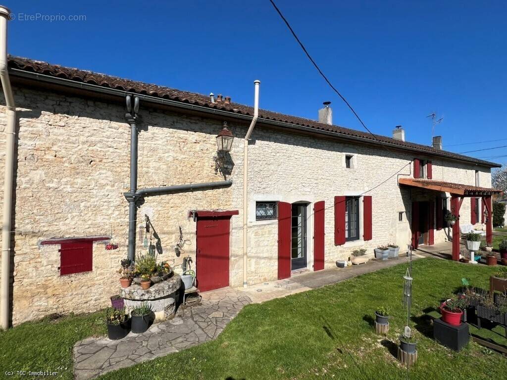 Maison à RUFFEC