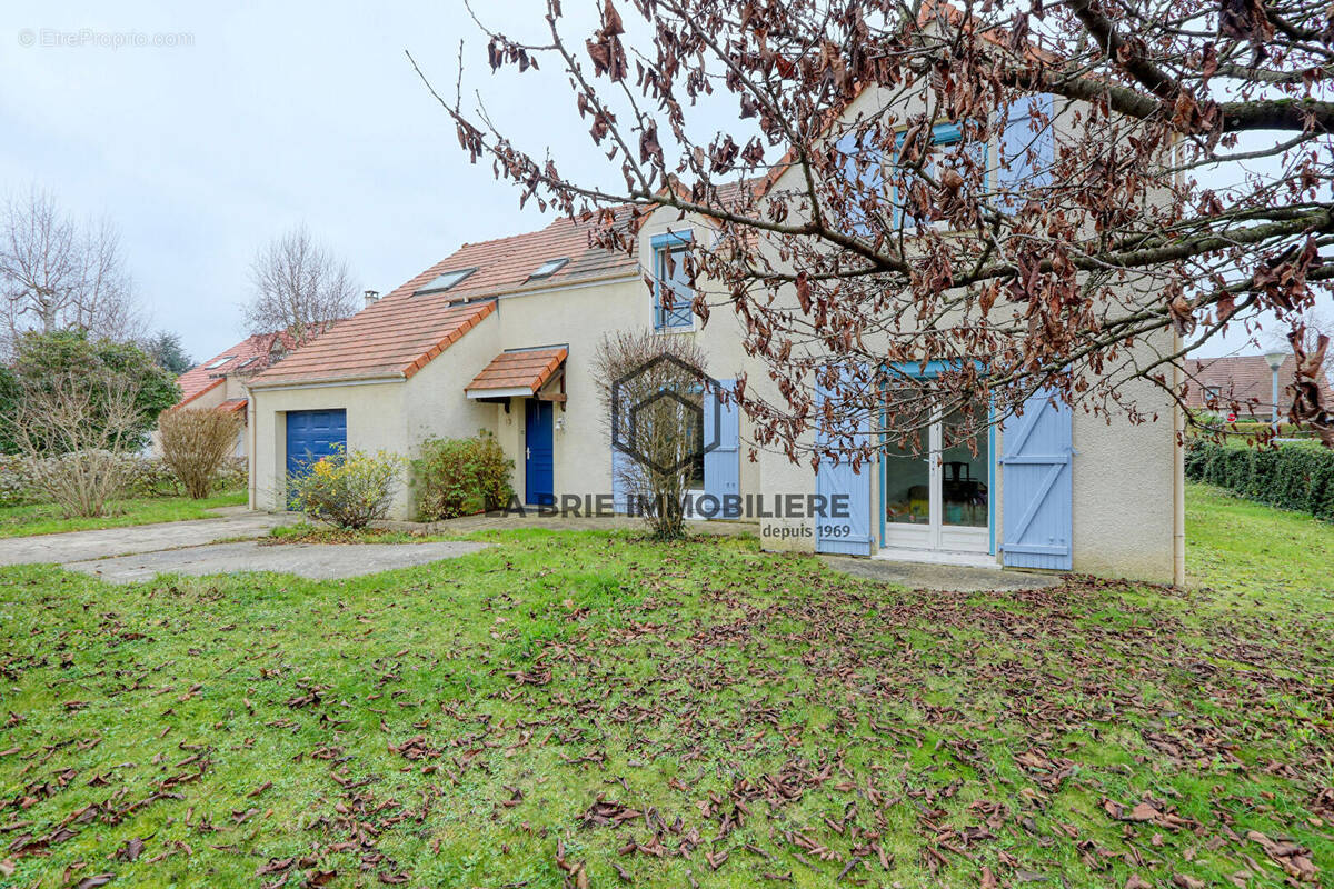 Maison à MANDRES-LES-ROSES