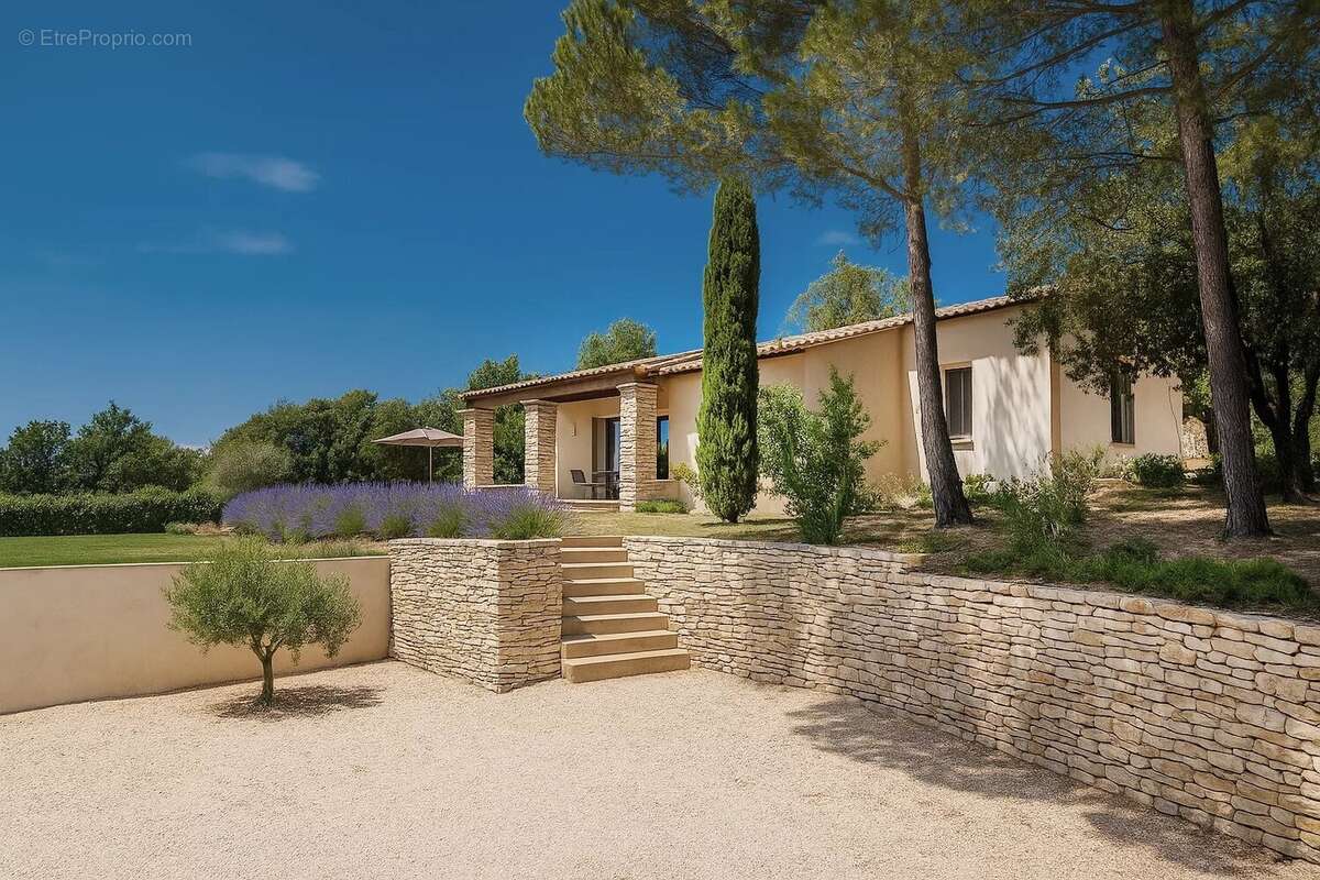 Maison à MENERBES