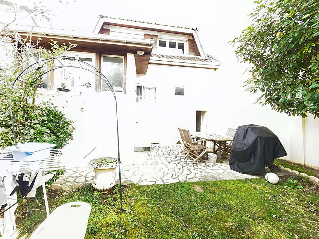 Maison à SAINT-MAUR-DES-FOSSES
