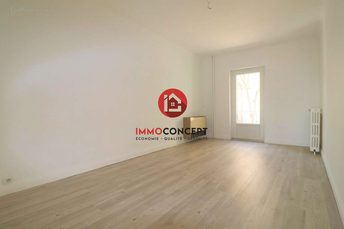 Appartement à LAUDUN-L&#039;ARDOISE