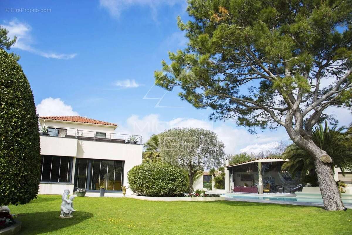 Maison à EZE