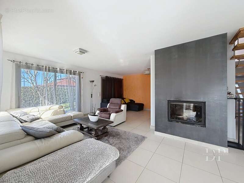 Maison à CRANVES-SALES
