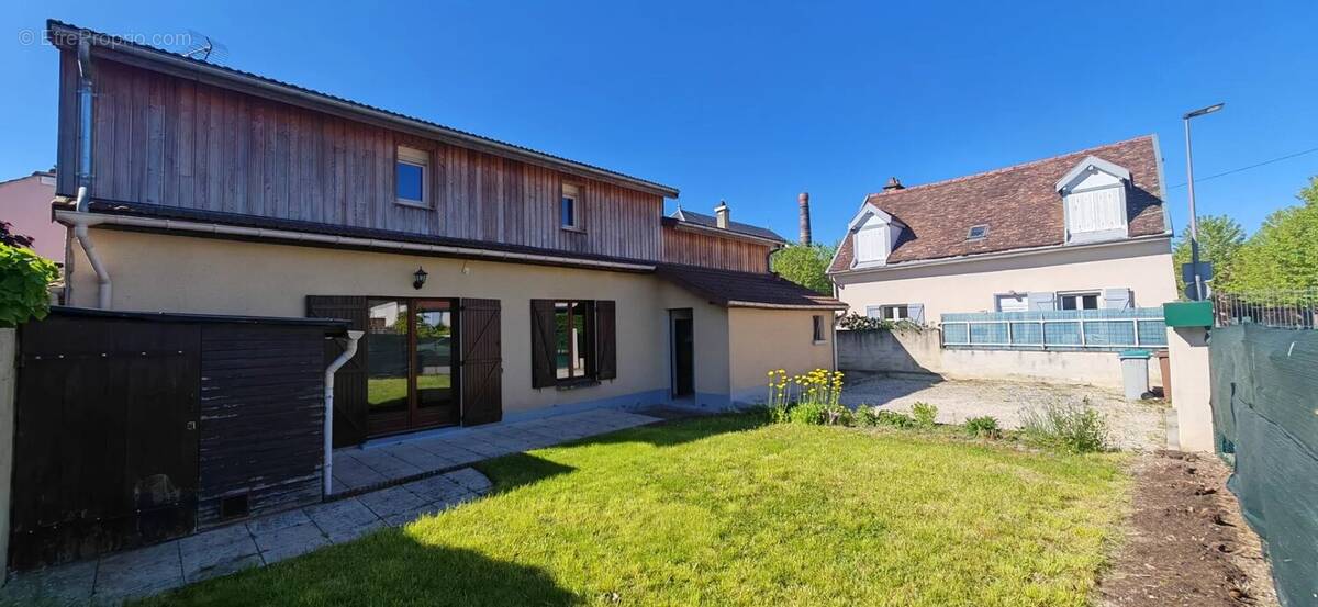 Maison à SAINTE-SAVINE