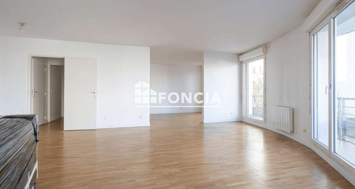 Appartement à COURBEVOIE
