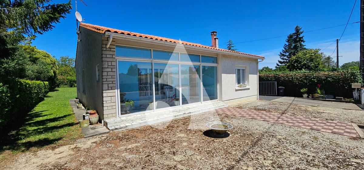 Maison à CHAILLEVETTE