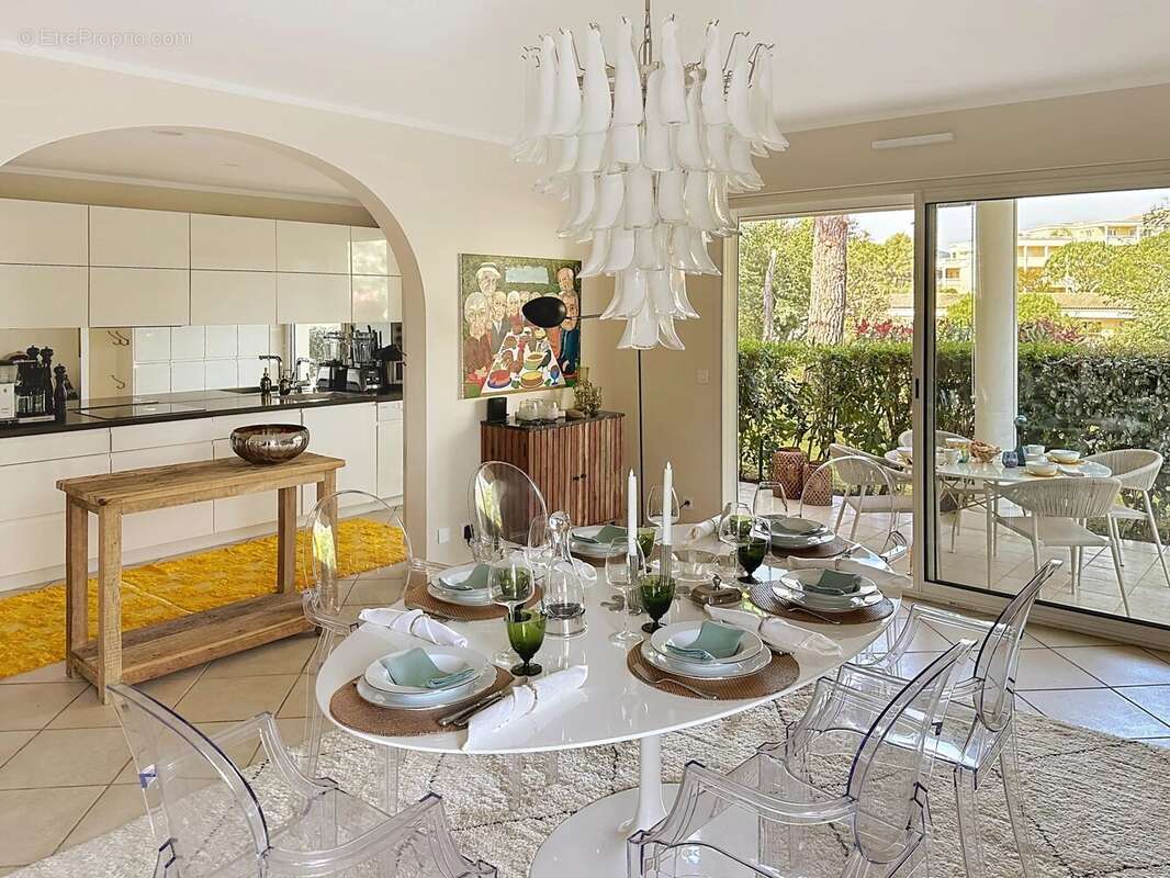 Appartement à MANDELIEU-LA-NAPOULE