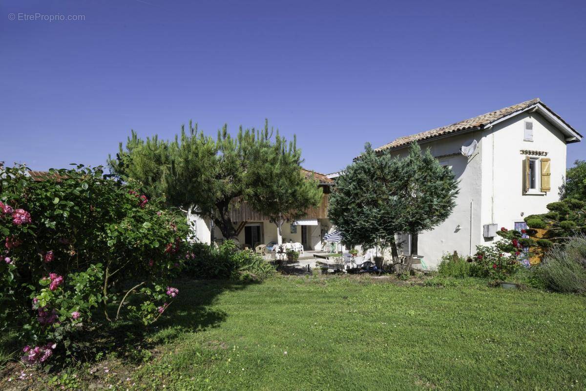 Maison à MONTECH