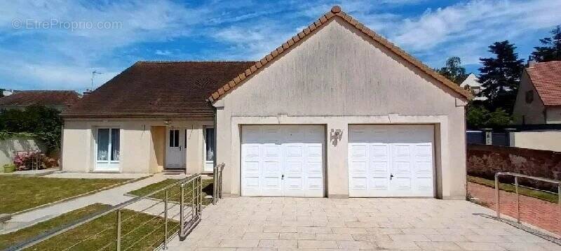 Maison à LINAS