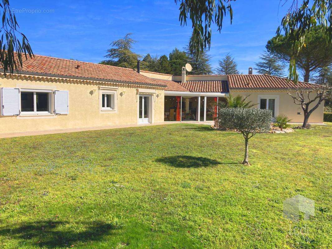 Maison à MONTELIMAR