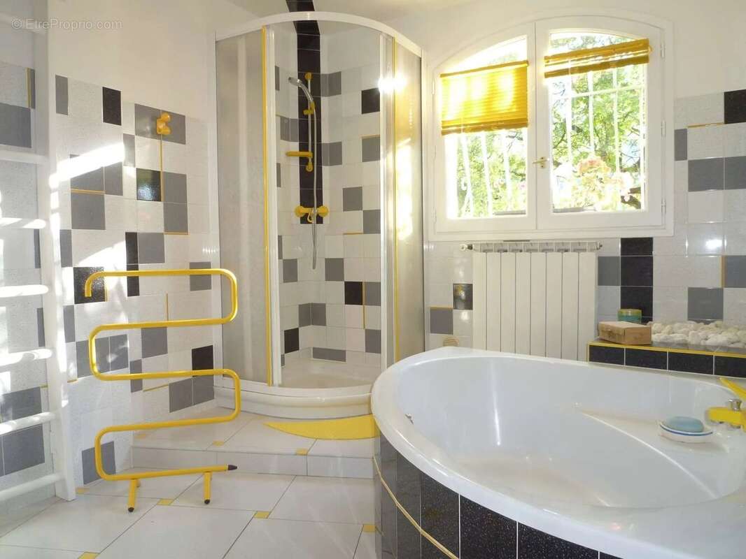 Maison à PUGET-THENIERS