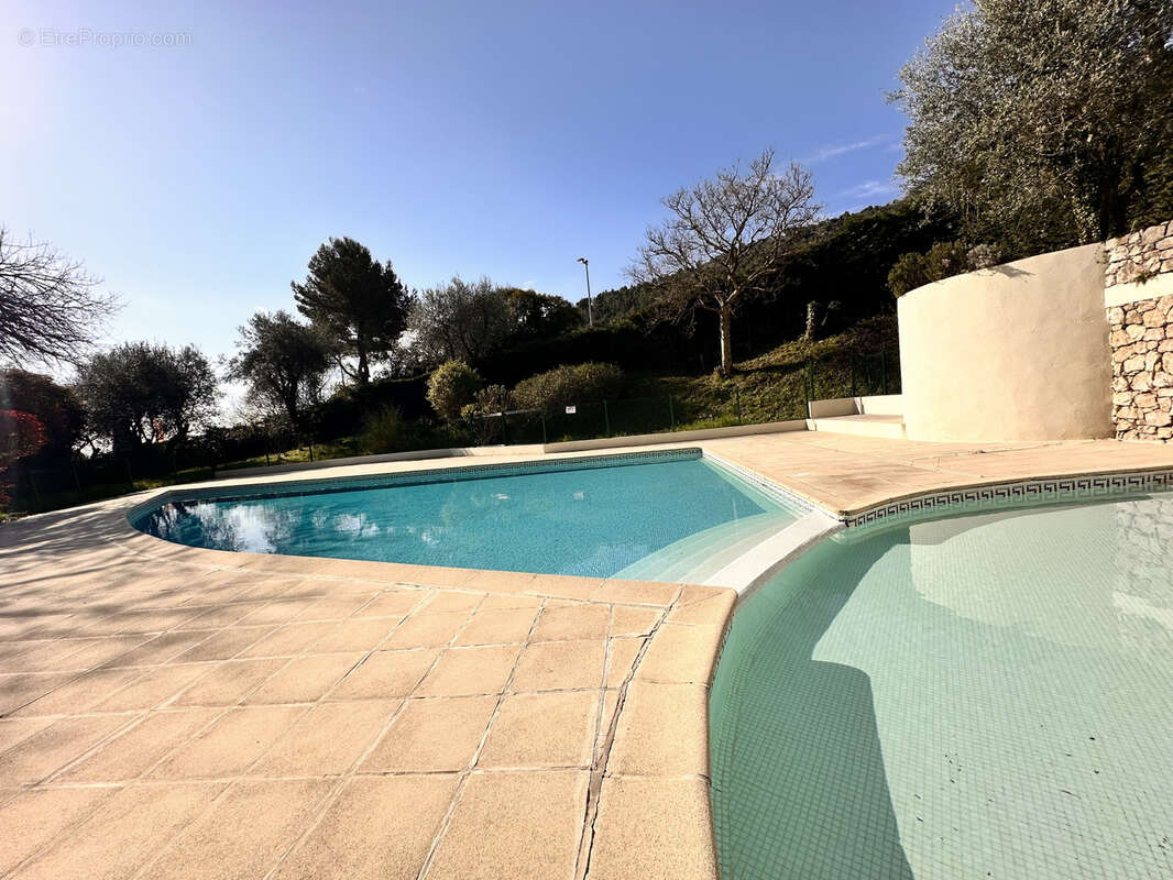 Appartement à EZE