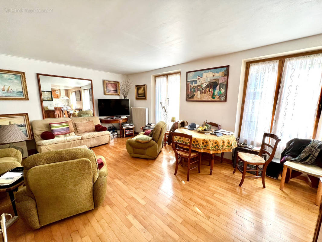Appartement à PARIS-10E