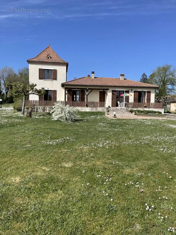 Maison à CREYSSE