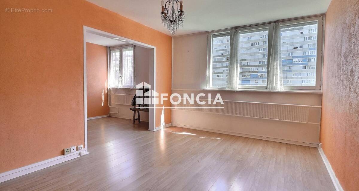 Appartement à SAINT-ETIENNE