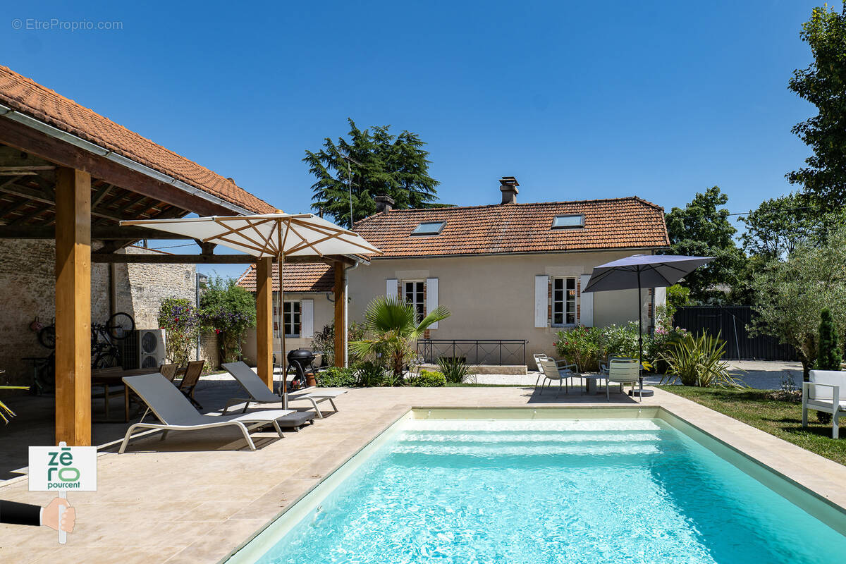 Maison à SAINTE-GEMME-LA-PLAINE