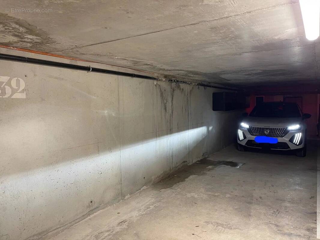 Parking à THEOULE-SUR-MER