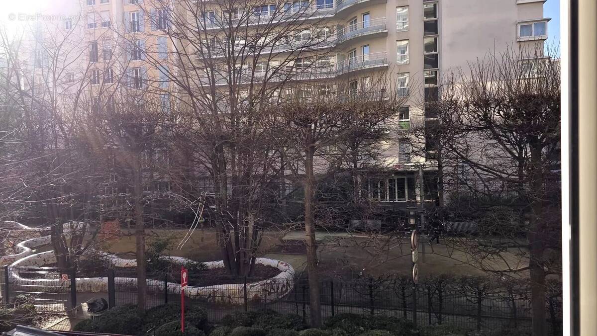 Appartement à COURBEVOIE