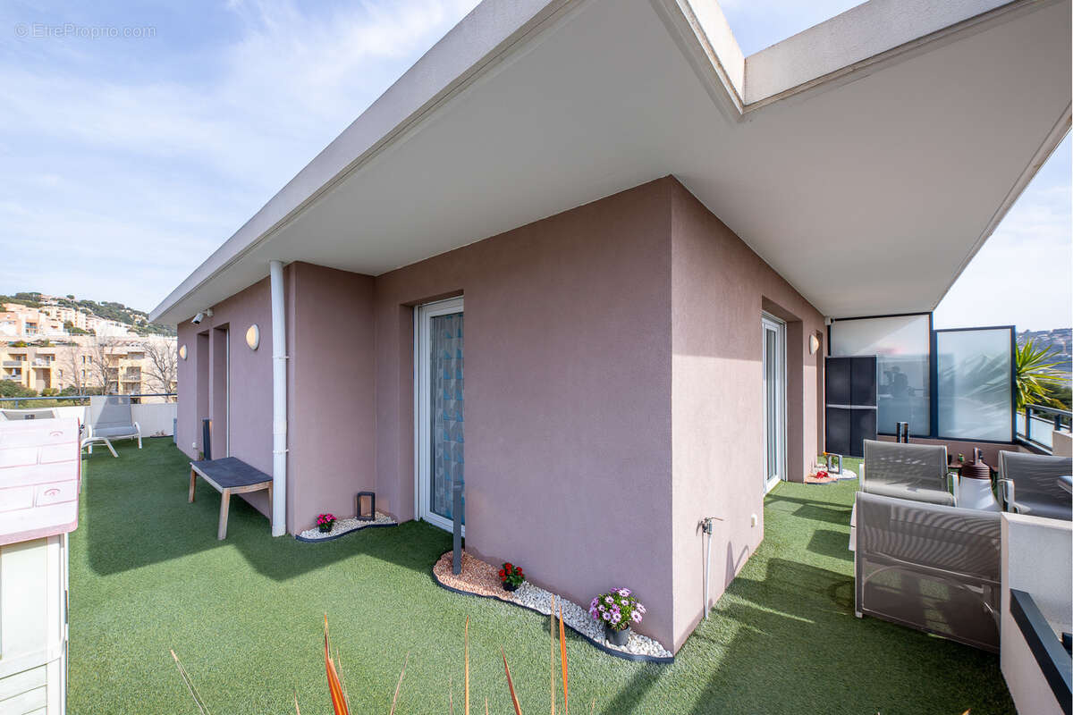 Appartement à SAINT-LAURENT-DU-VAR