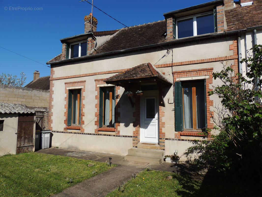 Maison à PONT-SUR-YONNE