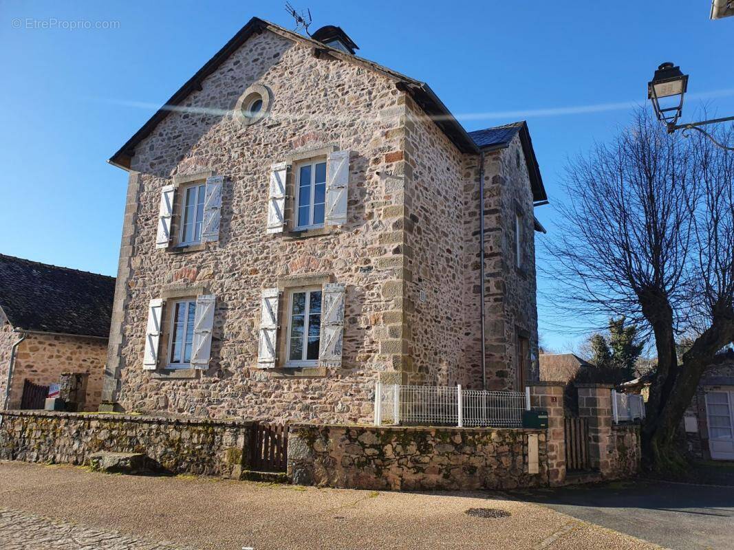 Maison à ALBUSSAC