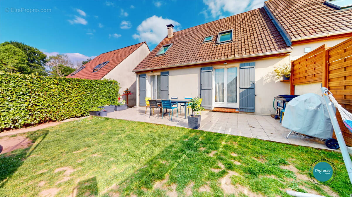 Maison à CERNY