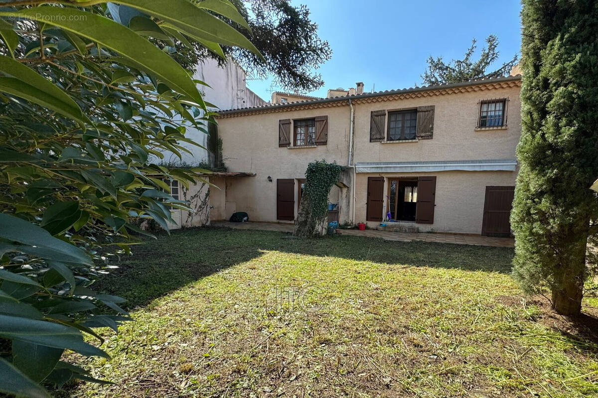 Maison à PEYNIER