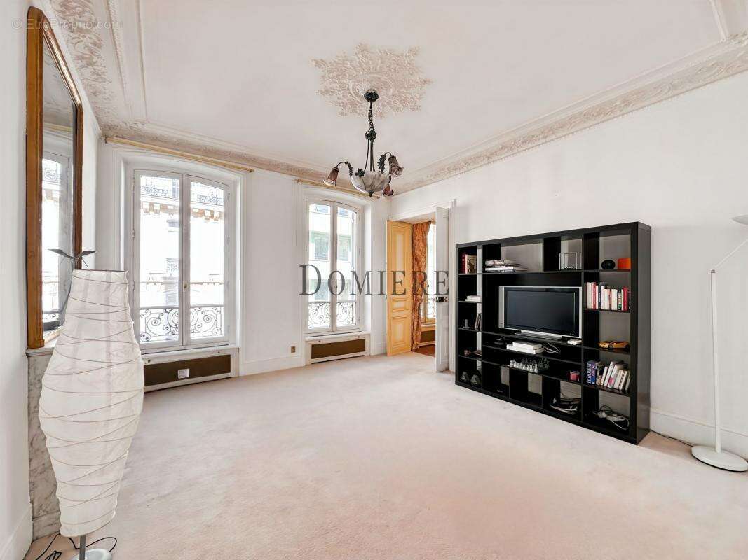 Appartement à PARIS-8E