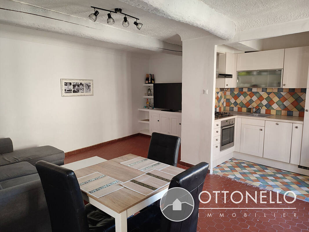 Appartement à ROQUEBRUNE-SUR-ARGENS