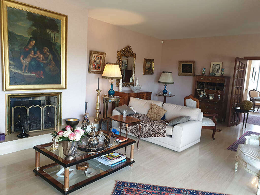 Maison à DIVONNE-LES-BAINS