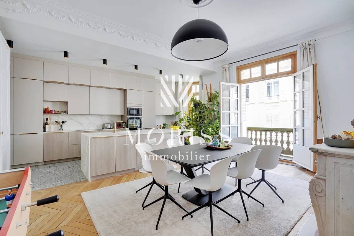 Appartement à PARIS-8E