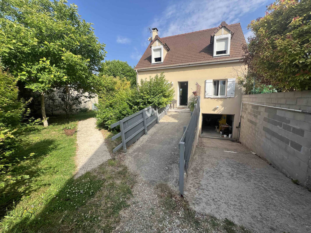 Maison à VILLENEUVE-LE-ROI