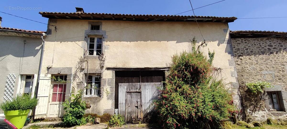 Maison à PIEGUT-PLUVIERS