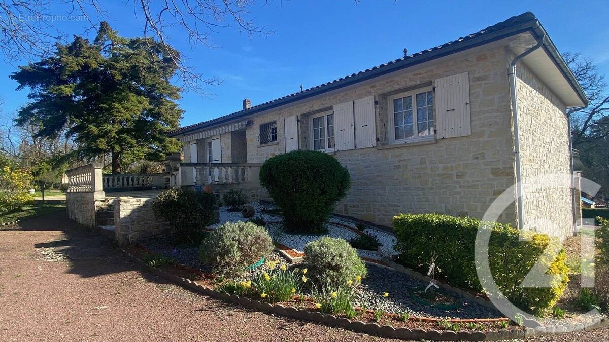 Maison à VOEUIL-ET-GIGET