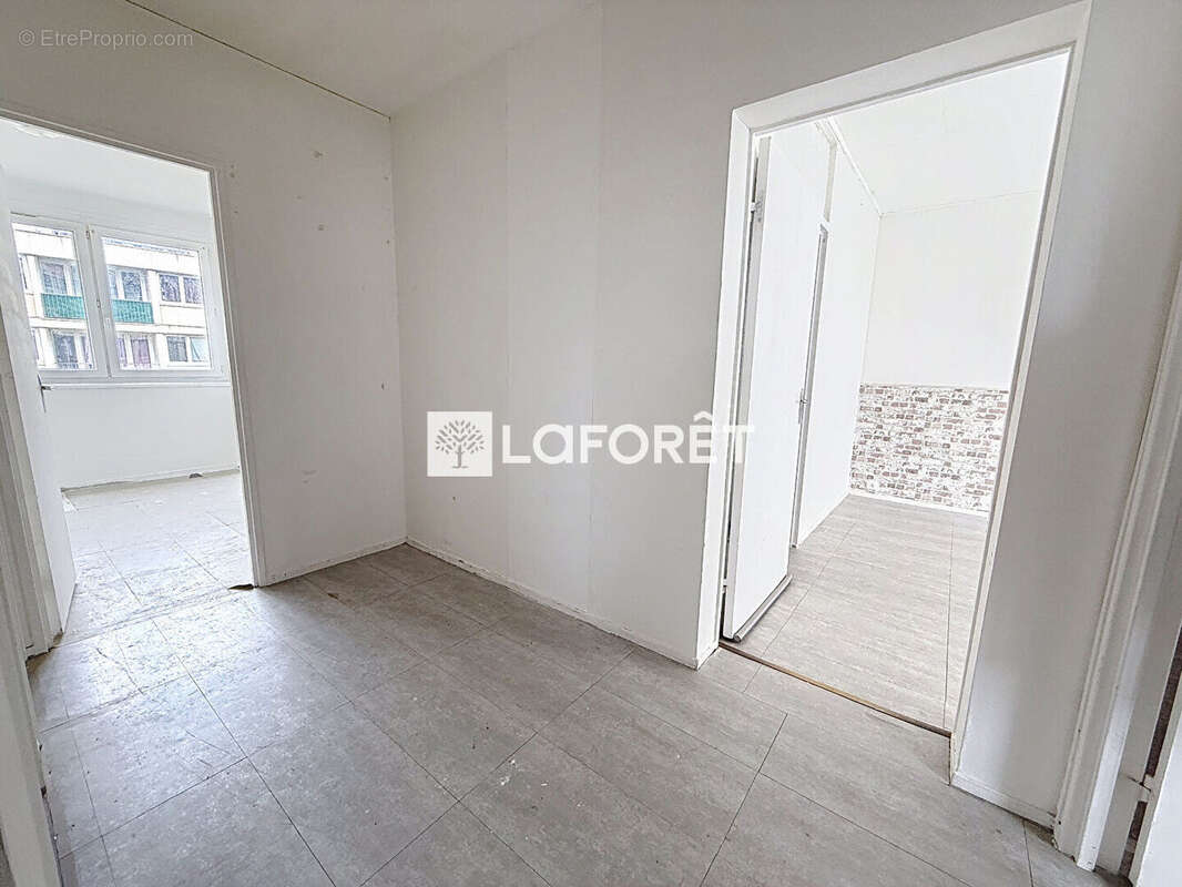 Appartement à SAINT-ETIENNE-DU-ROUVRAY