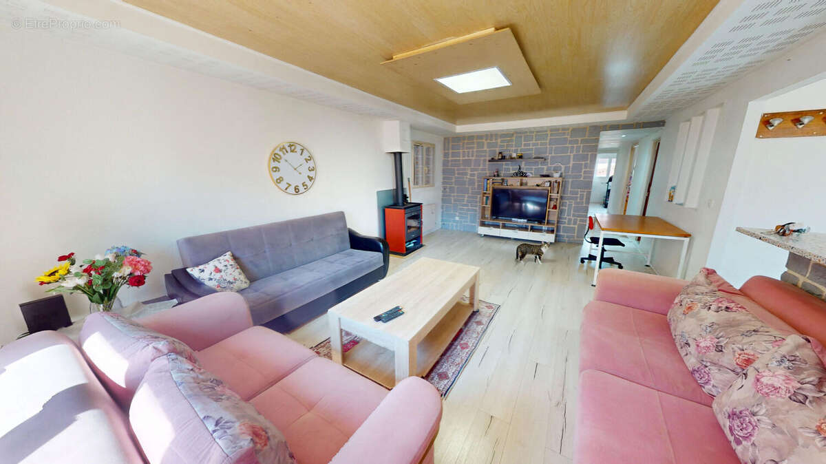 Maison à PONCIN