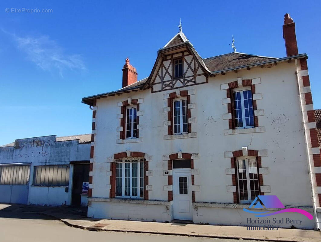 façade - Maison à PREVERANGES