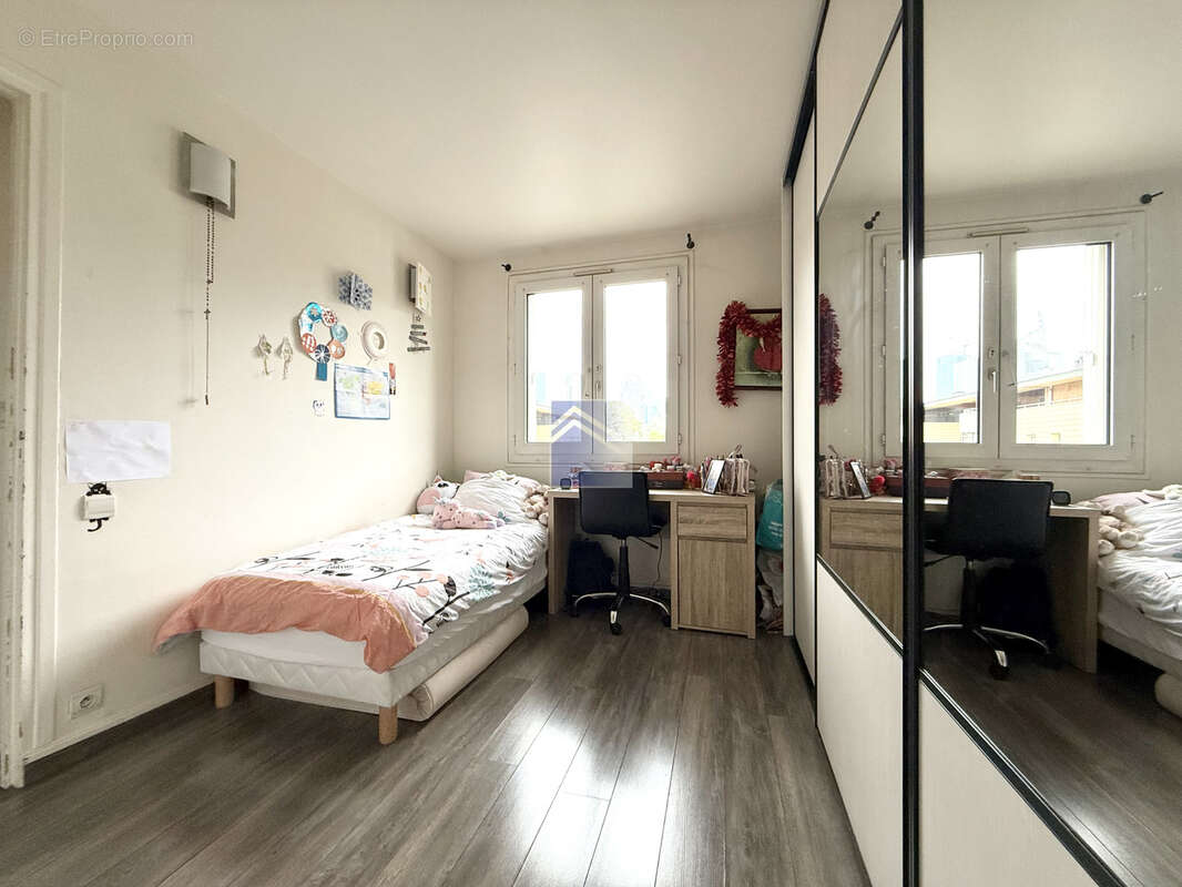 Appartement à COURBEVOIE