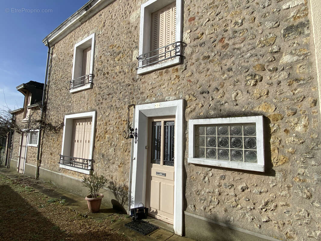 Maison à AVOISE