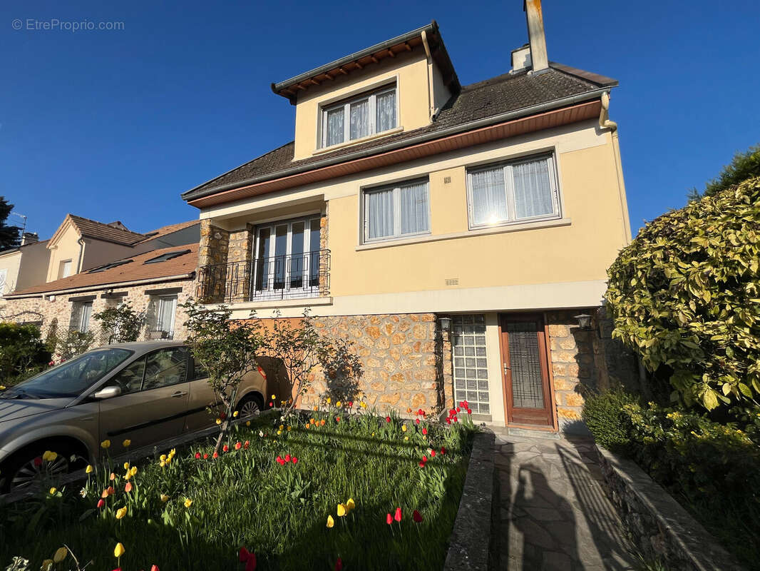 Maison à LES CLAYES-SOUS-BOIS