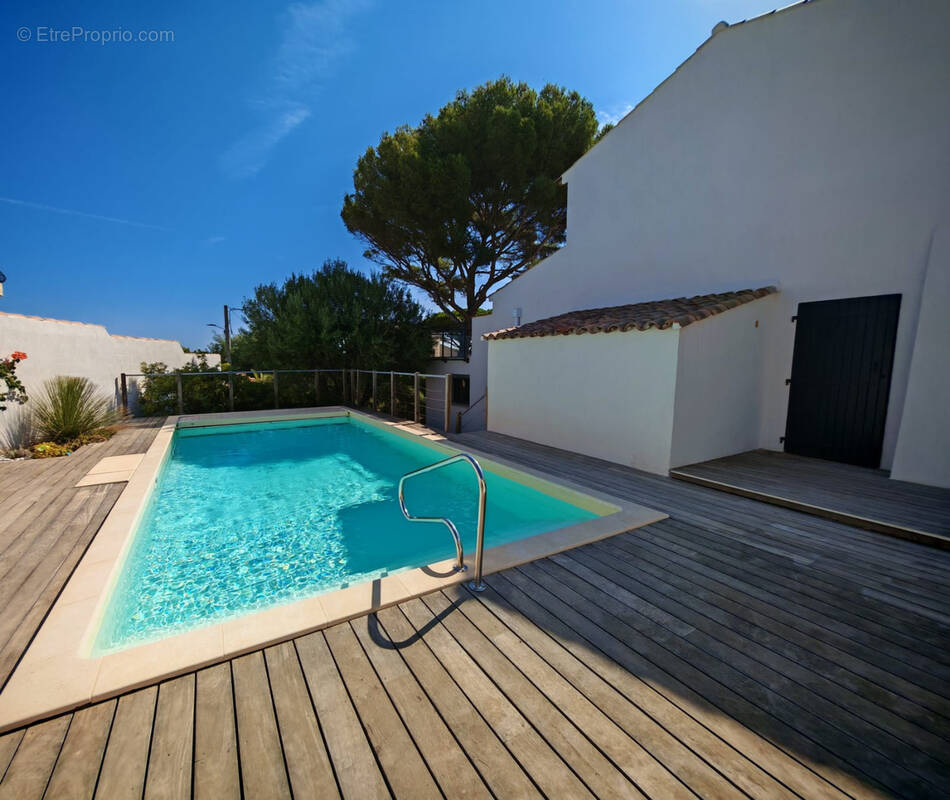 Appartement à ROQUEBRUNE-SUR-ARGENS