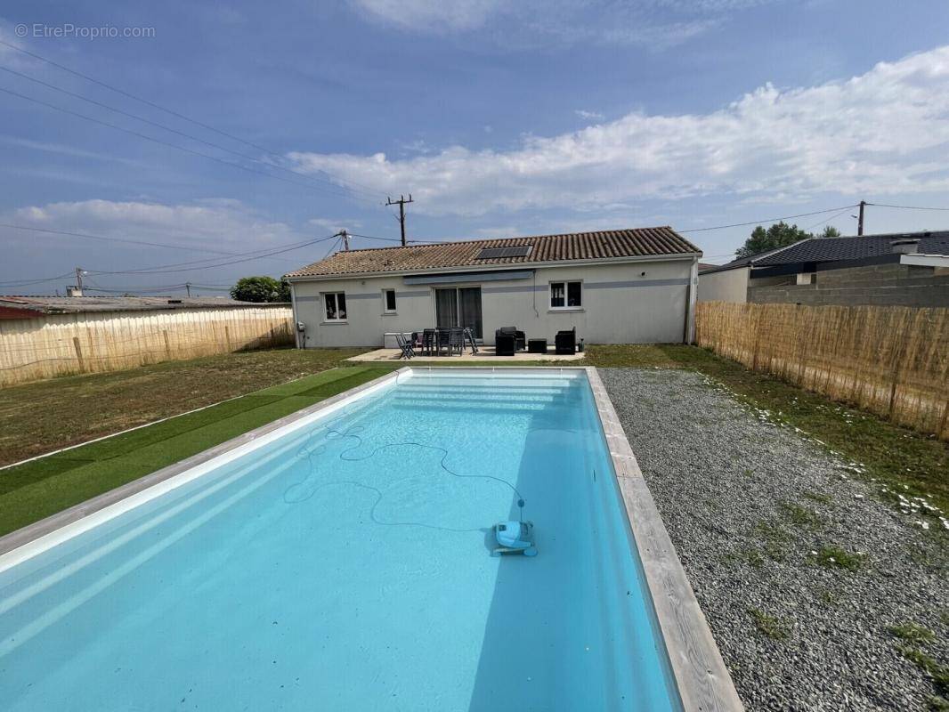 Maison à AMBARES-ET-LAGRAVE
