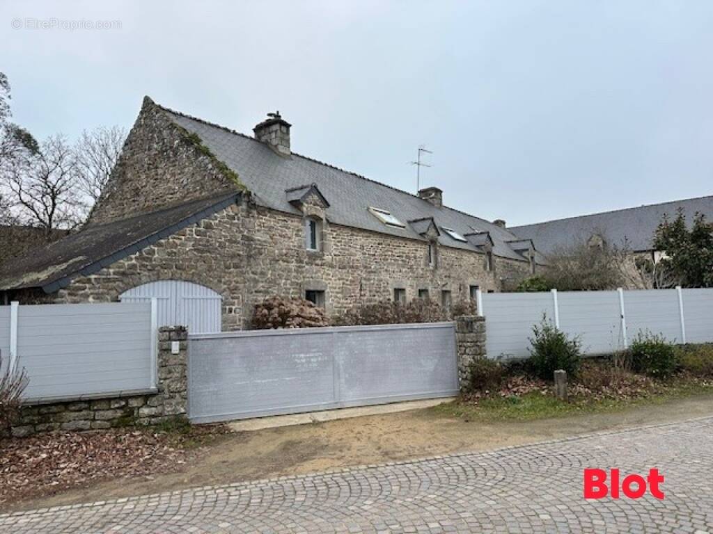 Maison à SAINT-AVE