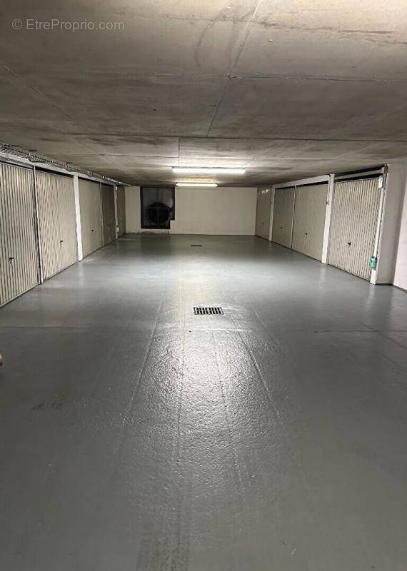 Parking à LYON-4E