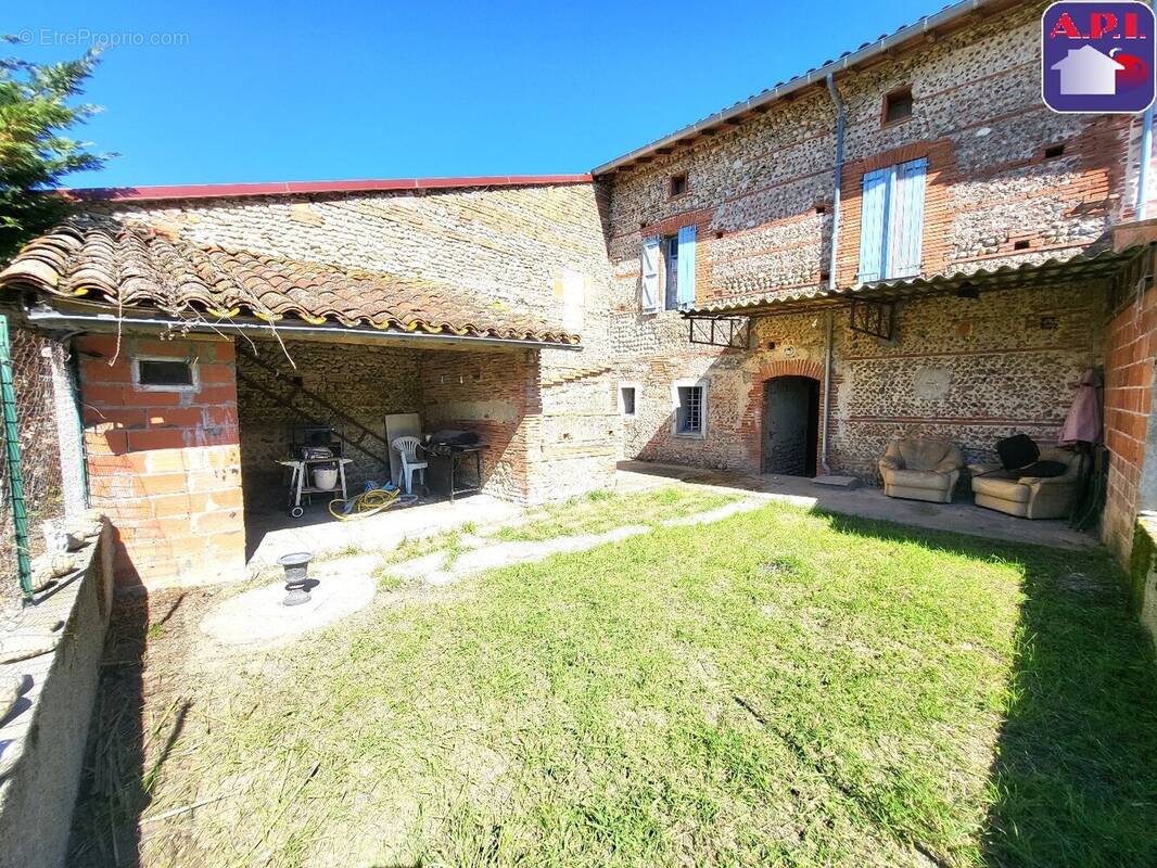 Maison à CALMONT