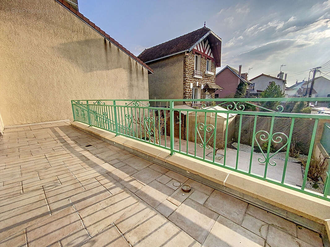 Maison à SAINT-MAUR-DES-FOSSES